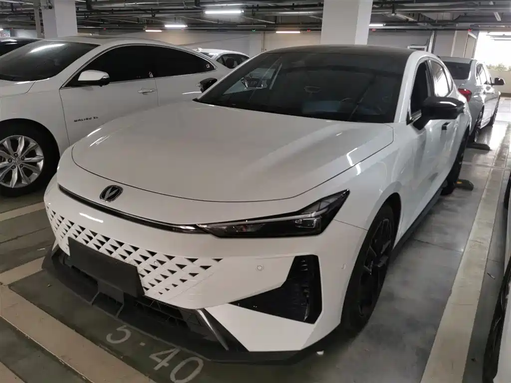Changan UNI-V 2024 1.5T Smart Pilot