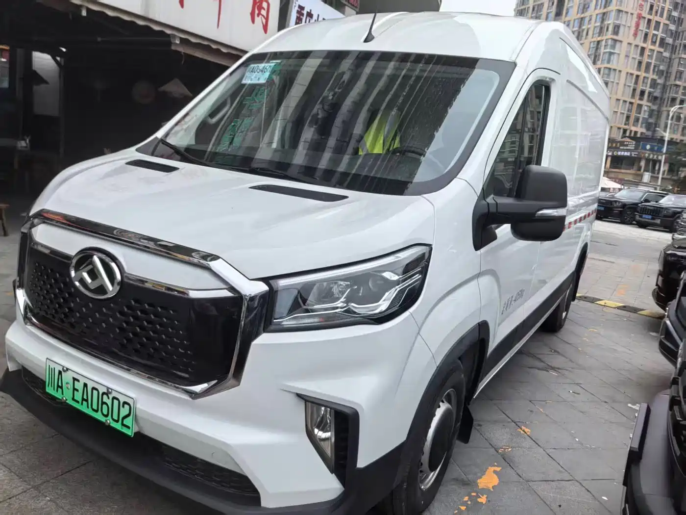 SAIC Maxus New Tour EV90 2022 VAN Extended Wheelbase High Roof 3-Seater 88.55kWh