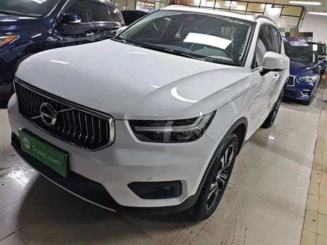 Volvo XC40 2022 Model T4 AWD Smart Vision Luxury Edition