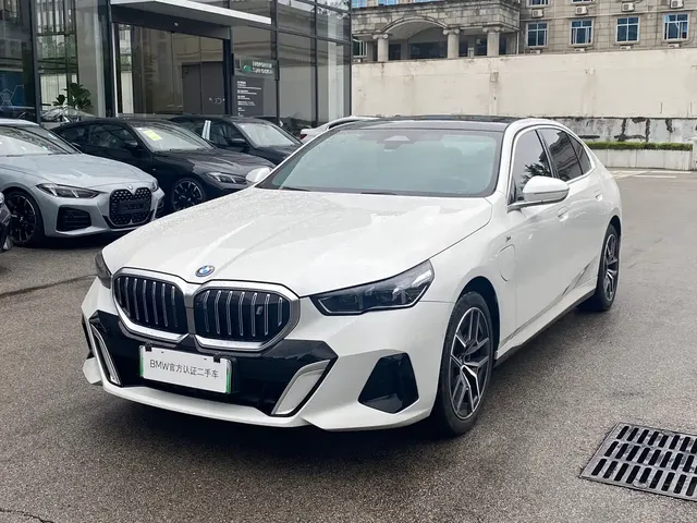 BMW i5 2024 eDrive 35L Premium Model M Sport Package