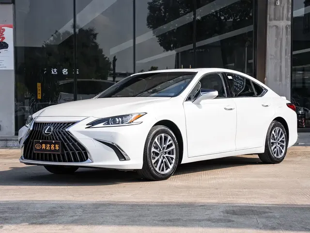 Lexus ES 2025 Model 300h Base Version