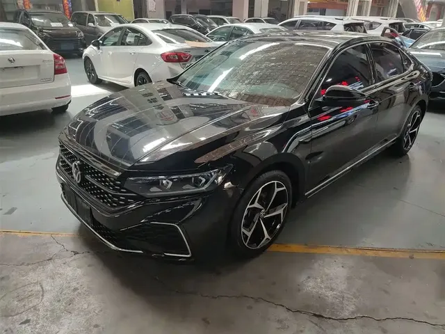 Volkswagen Passat 2023 Facelift 330TSI Starlight Luxury Edition