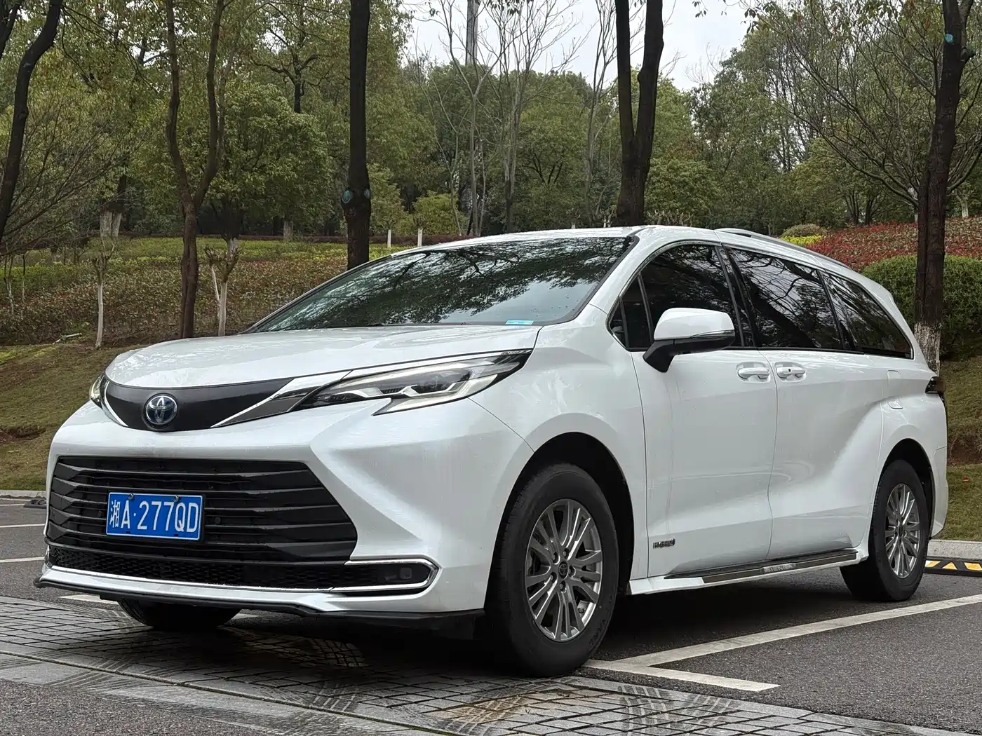 Toyota Sienna 2023 2.5L Hybrid Comfort Edition