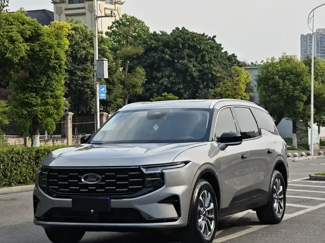 Ford Edge 2023 Edge L 2.0T EcoBoost FWD 7-Seater Luxury