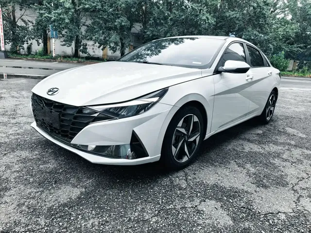 Hyundai Elantra 2022 1.5L CVT LUX Premium Edition