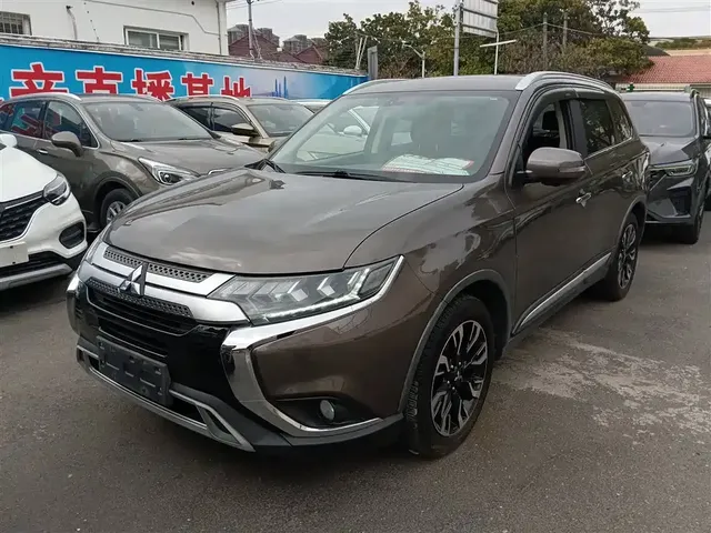 Mitsubishi Outlander 2019 2.4L 4WD Deluxe Edition 7-seater China V