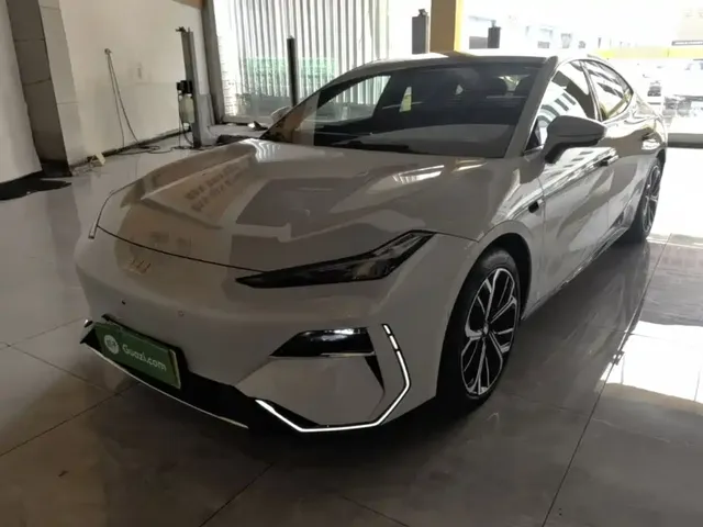 Geely Galaxy E8 2025 700km Long Voyage Smart Drive Edition
