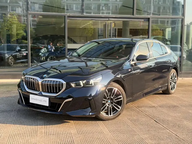 BMW 5 Series 2025 525Li M Sport Package