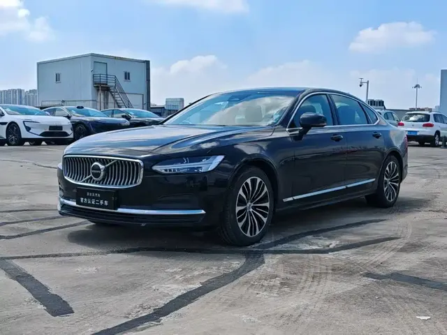 Volvo S90 2024 B5 Momentum Luxury Edition
