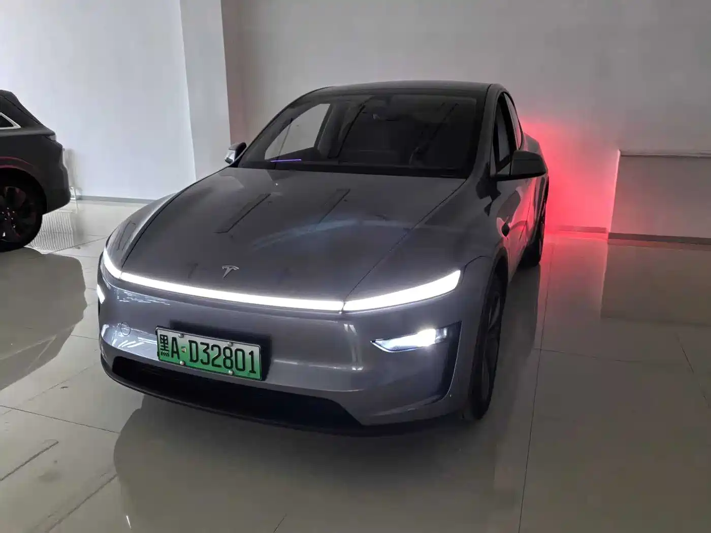 Tesla Model Y 2025 Model Rear-Wheel Drive Launch Edition