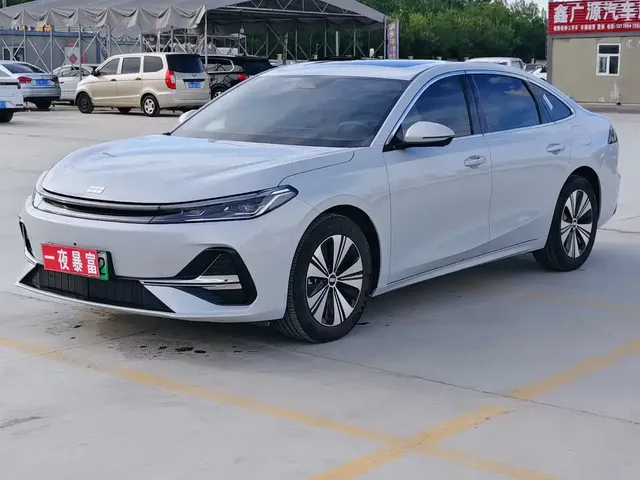 Geely Galaxy A7 2025 EM-i High Configuration