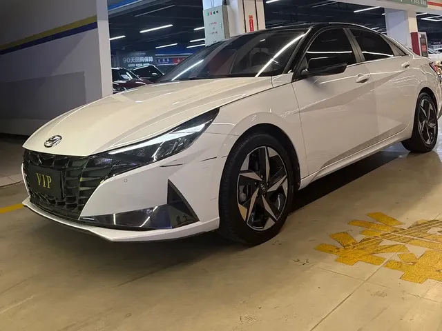 Hyundai Elantra 2021 1.5L CVT LUX Premium Edition