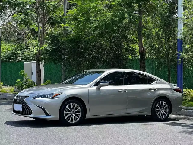 Lexus ES 2022 300h Excellence Edition