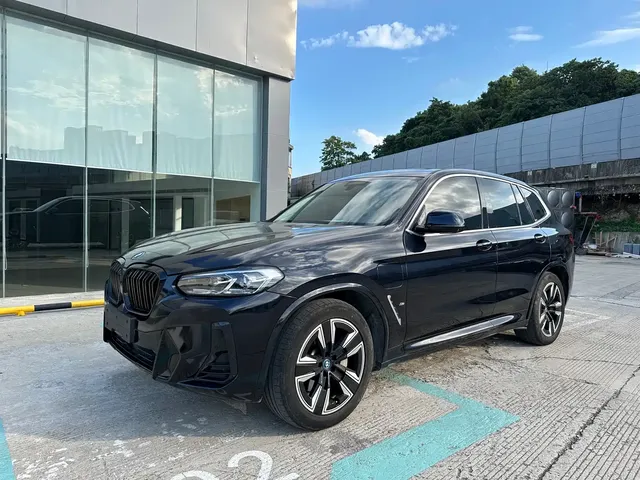 BMW iX3 2022 Leading Edition