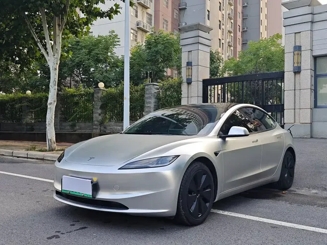 Tesla Model 3 2025 Model Year Facelift Rear-Wheel Drive