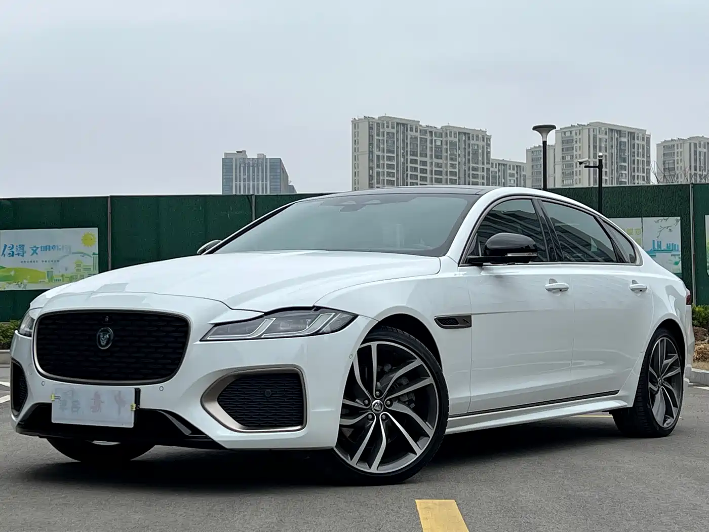 Jaguar XFL 2024 2.0T P300 AWD Flagship Sport Gilded Edition