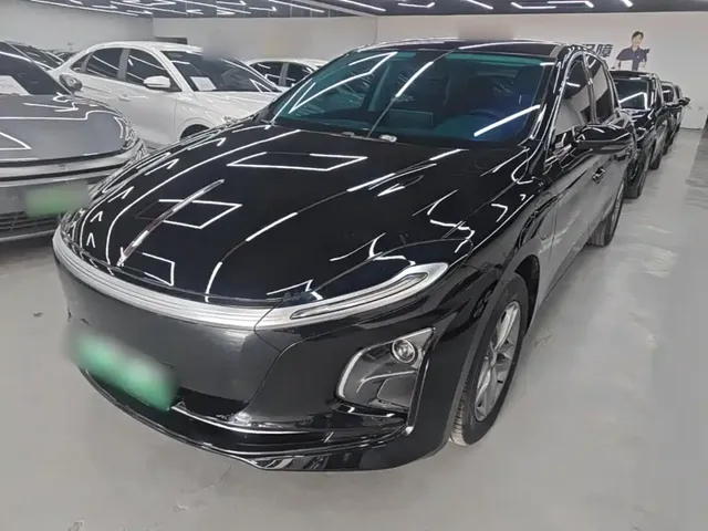 Hongqi E-QM5 2025 Model 500km Travel Edition