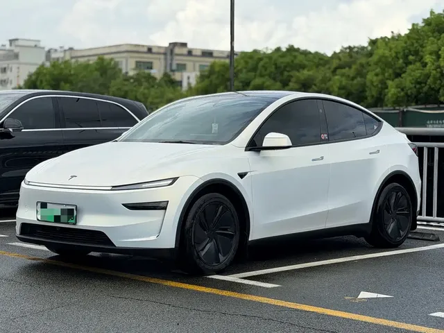 Tesla Model Y 2025 Rear-Wheel Drive