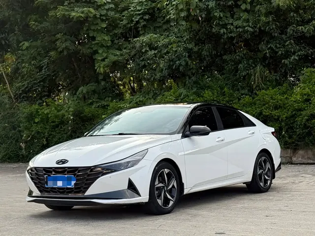 Hyundai Elantra 2021 1.5L CVT LUX Premium Edition