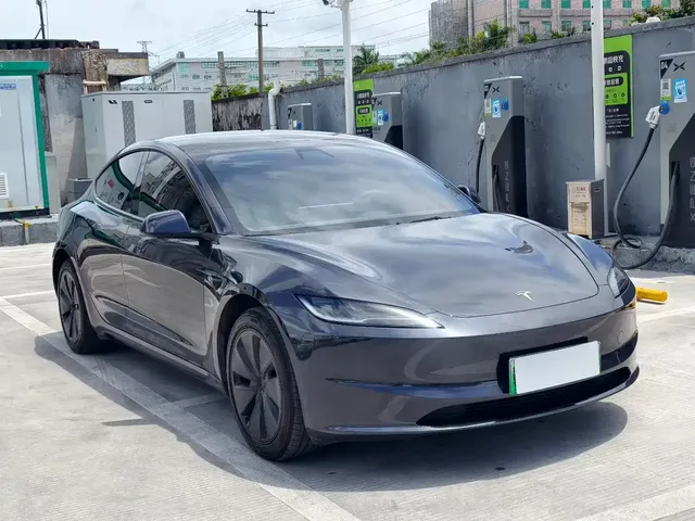 Tesla Model 3 2025 Model Year Facelift Rear-Wheel Drive