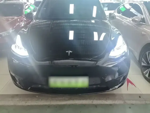 Tesla Model Y 2023 Long Range All-Wheel Drive Edition