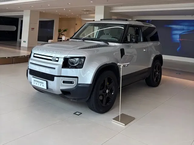 Land Rover Defender 2023 Model 90 2.0T P300 SE