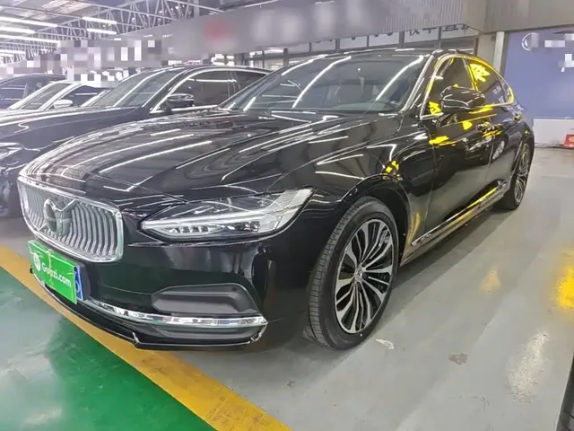Volvo S90 2024 B5 Momentum Luxury Edition