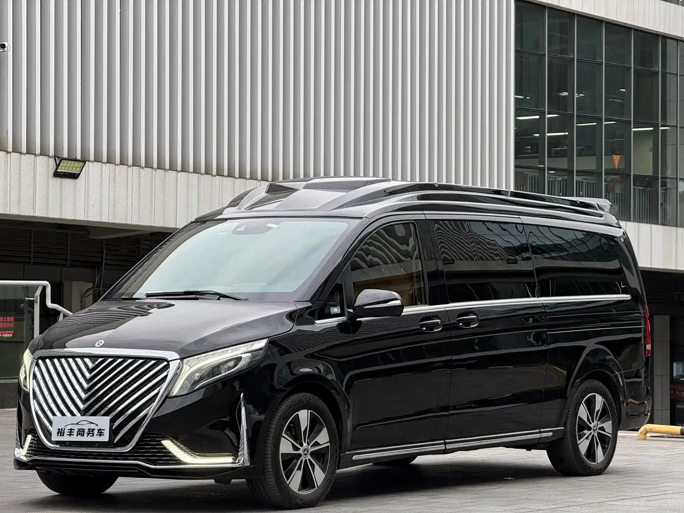 Mercedes-Benz V-Class 2022 V 260 L Long Wheelbase Luxury Edition
