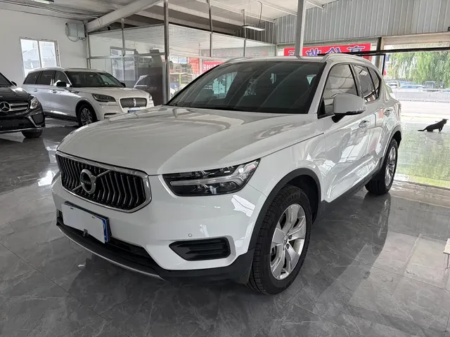 Volvo XC40 2021 Model T4 AWD Smart Drive Fashion Edition