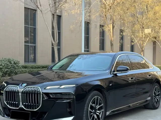 BMW 7 Series 2023 Model 735Li Luxury Package