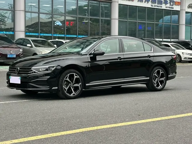 Volkswagen Magotan 2025 Popular Edition 330TSI DSG Luxury