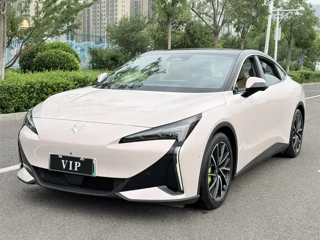 ARCFOX Alpha S5 2025 Model 668MAX Divine Edition 200kW