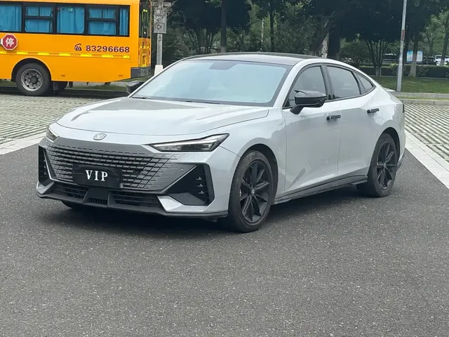 Changan UNI-V 2022 1.5T Excellence