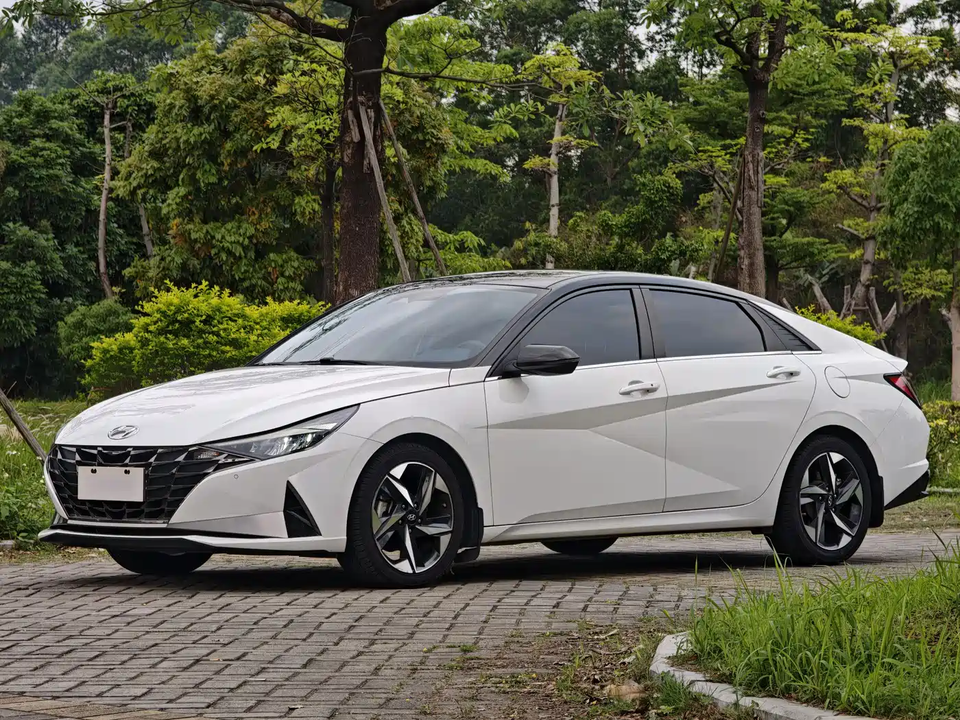 Hyundai Elantra 2022 1.5L CVT LUX Premium Edition