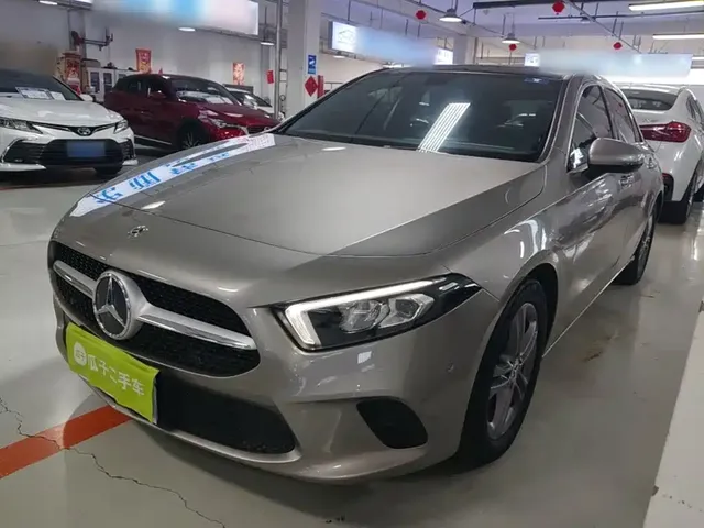 Mercedes-Benz A-Class (Import) 2019 A 200 Dynamic Version