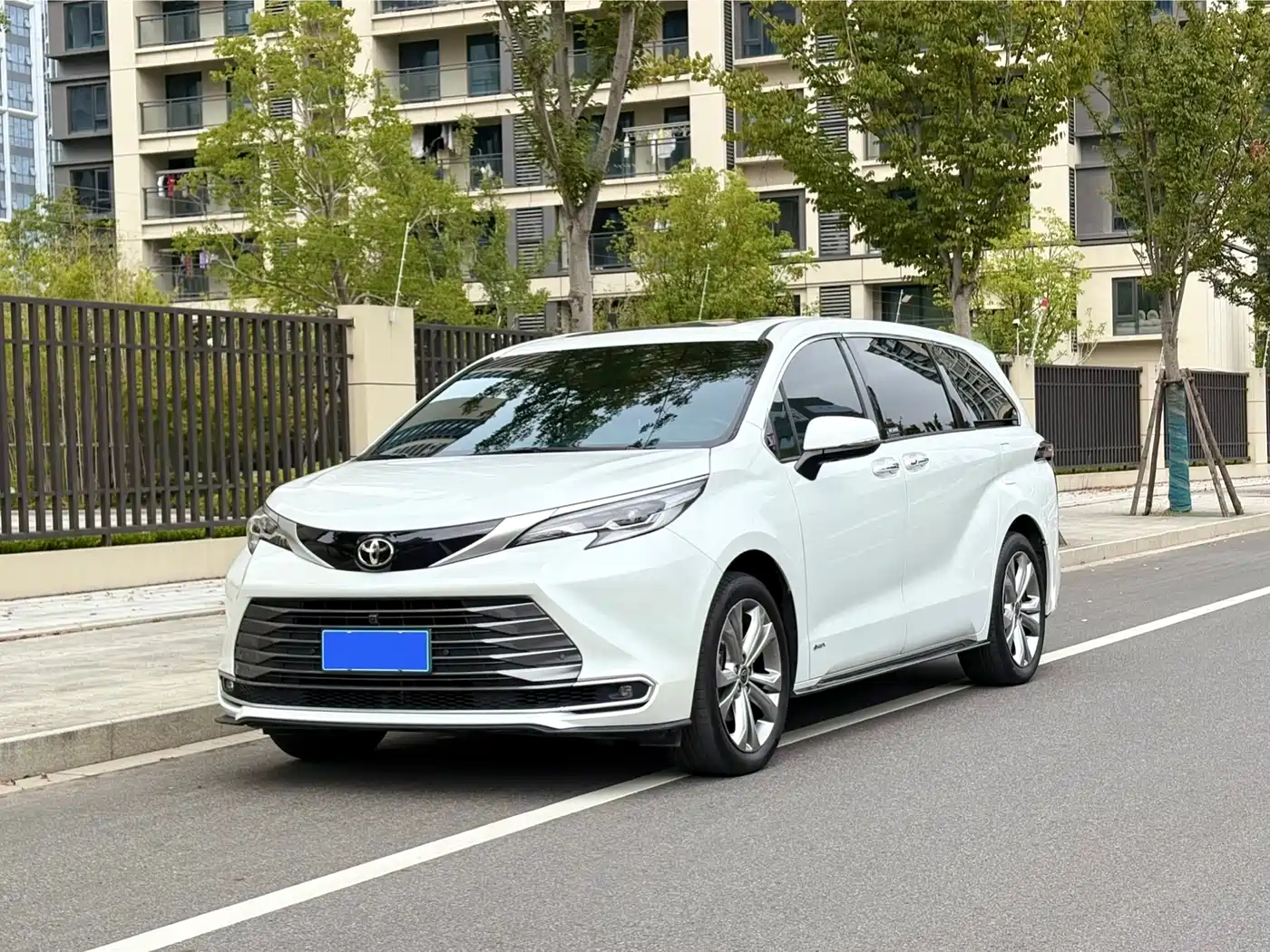 Toyota Sienna 2024 2.5L Hybrid Ultimate Premium Edition