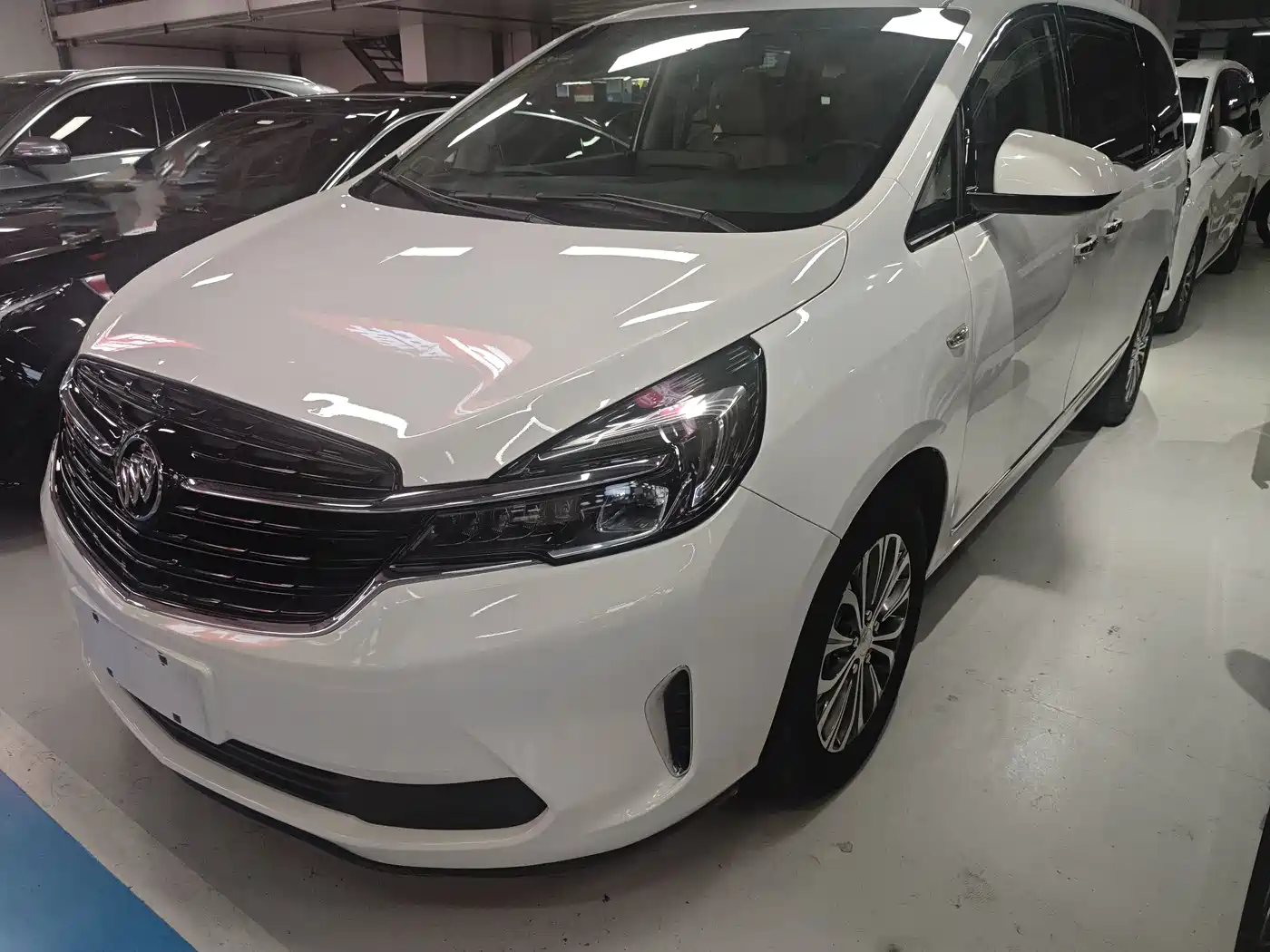Buick GL8 2021 Land Business Class 652T Luxury