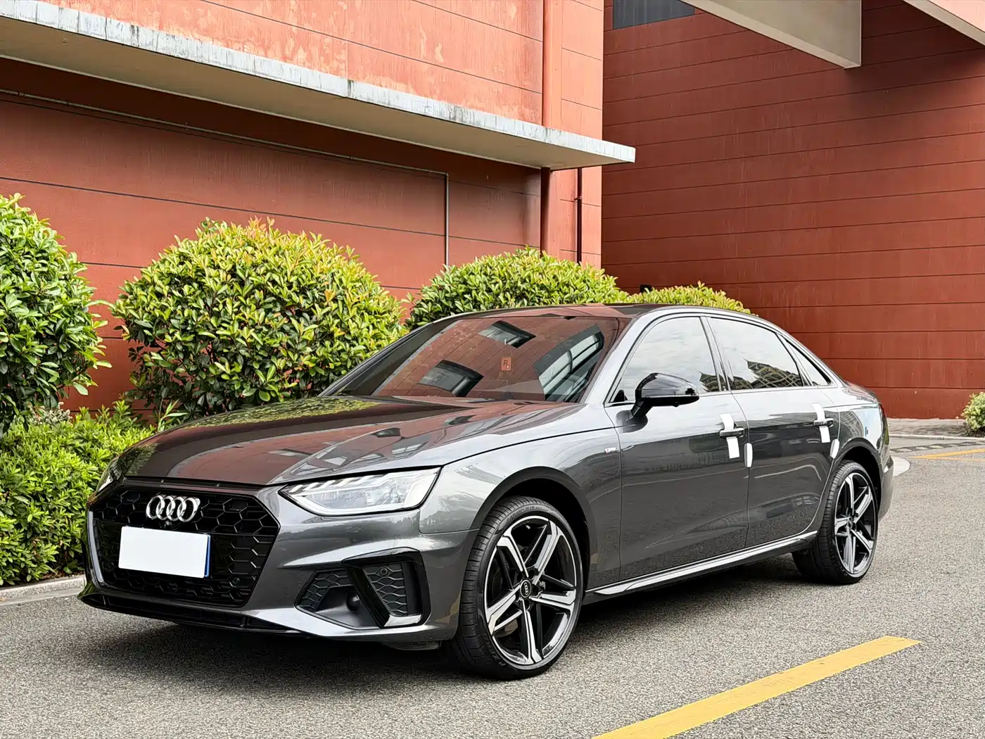 Audi A4L 2025 2 Million Celebration Edition 40 TFSI Luxury Dynamic