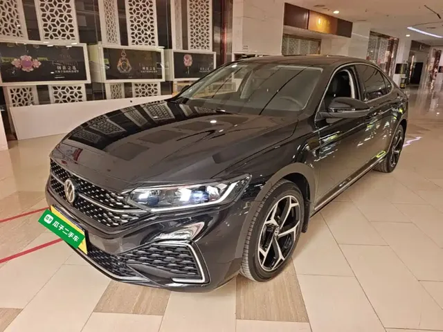 Volkswagen Passat 2025 Outstanding 380TSI Starlight Dragon Soaring Edition