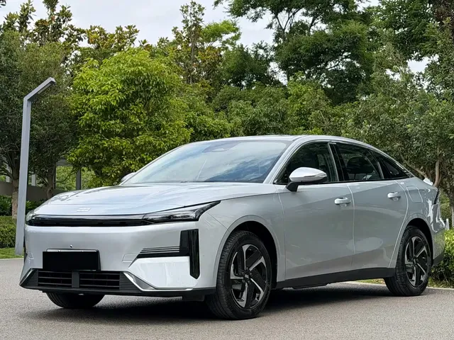 Geely Galaxy L6 2025 EM-i 140km Starship Edition