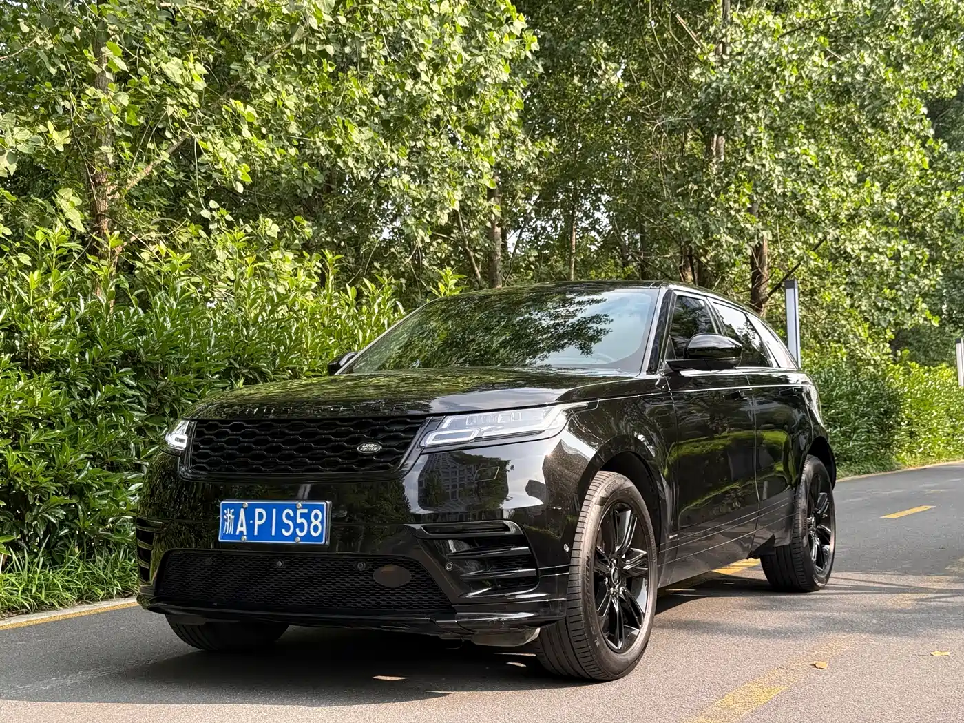 Land Rover Range Rover Velar 2021 P250 Gloss Black Collector's Edition
