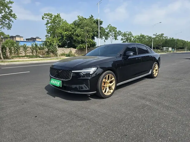 Volvo S90 Plug-in Hybrid 2026 Plug-in Hybrid AWD Long Range Zhiyuan Luxury Edition