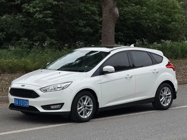 Ford Focus 2018 Hatchback Classic 1.6L Automatic Trend Smart Edition