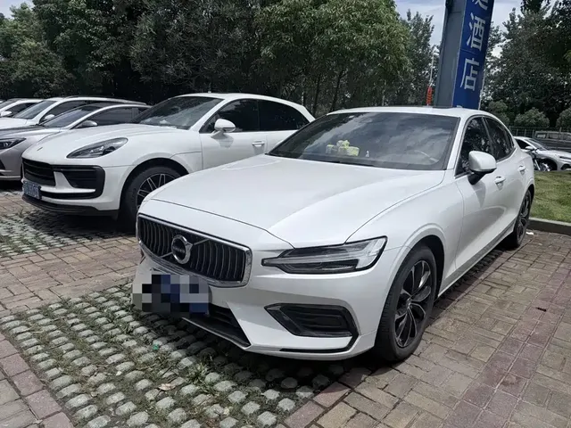Volvo S60 2022 B4 Smart Comfort Luxury Edition