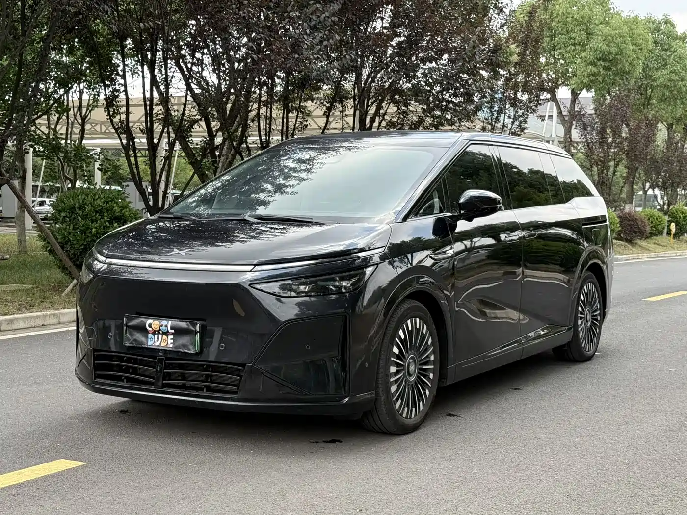 XPeng X9 2025 Extended Range Edition