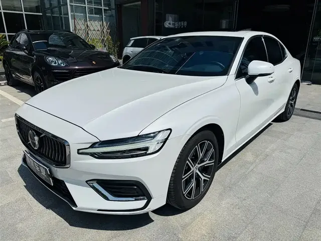 Volvo S60 2023 B4 Smart Comfort Luxury Edition