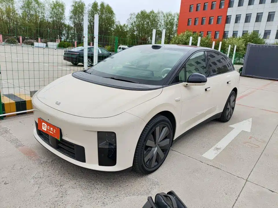 Li Auto i6 2025 4WD Base Model