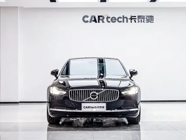 Volvo S90 2024 B5 Momentum Luxury Edition