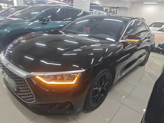 BYD Han 2023 DM-i Champion Edition 121KM Prestige