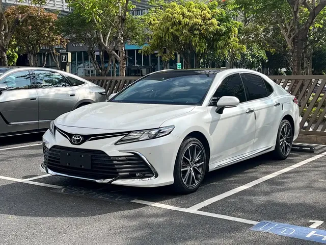 Toyota Camry 2023 2.0G Luxury Edition